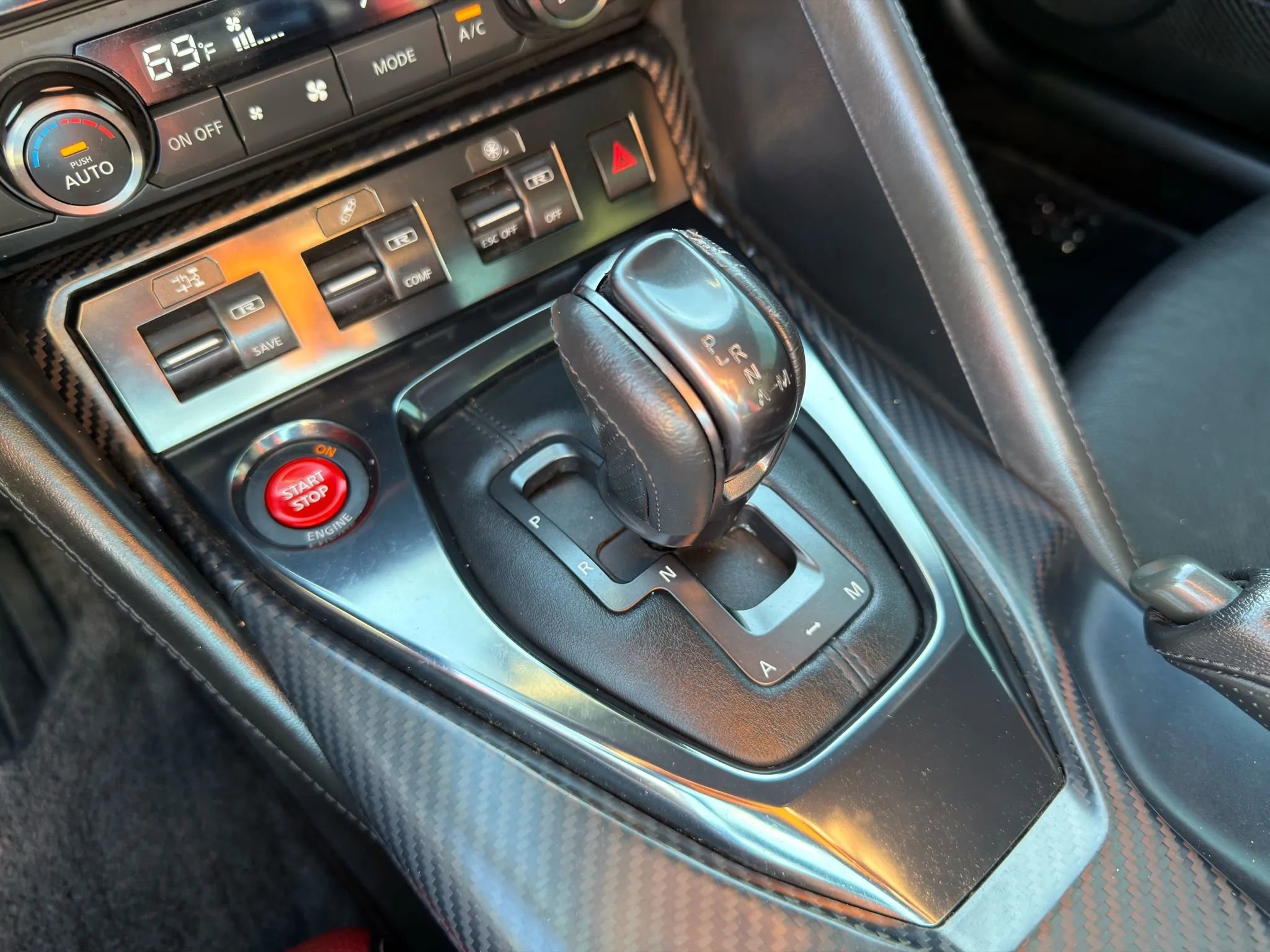 Used 2019 Nissan GT-R Premium w/ Premium Interior Package image 23