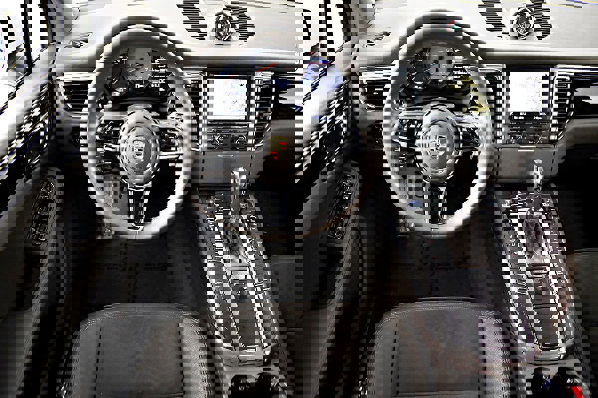 Used 2016 Porsche Macan S image 21