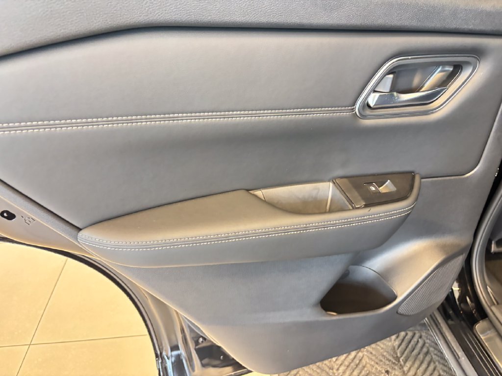 New 2025 Nissan Rogue Platinum w/ Platinum Premium Package AWD/4WD image 23