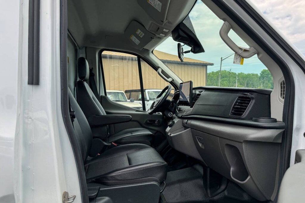Used 2023 Ford E-Transit RWD image 13