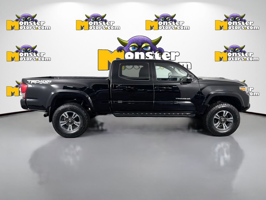 Used 2017 Toyota Tacoma TRD Sport AWD/4WD image 4