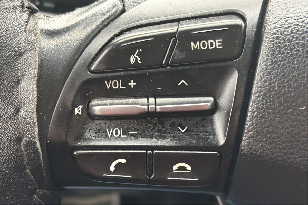 Used 2020 Hyundai Veloster Turbo R-Spec image 31