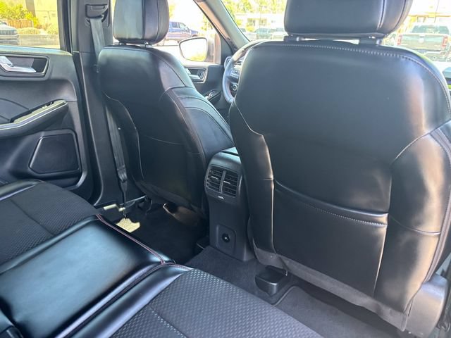 Used 2025 Ford Escape ST-Line Select AWD/4WD image 13
