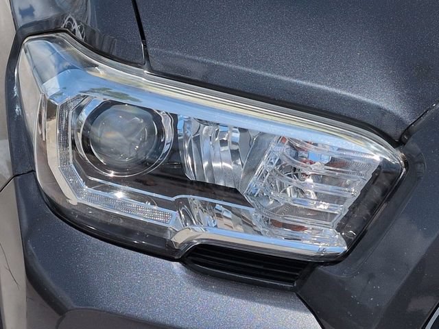 Used 2019 Toyota Tacoma TRD Sport AWD/4WD image 10