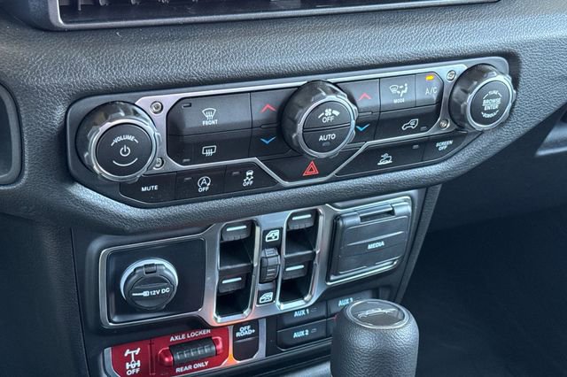 New 2025 Jeep Gladiator Willys AWD/4WD image 20