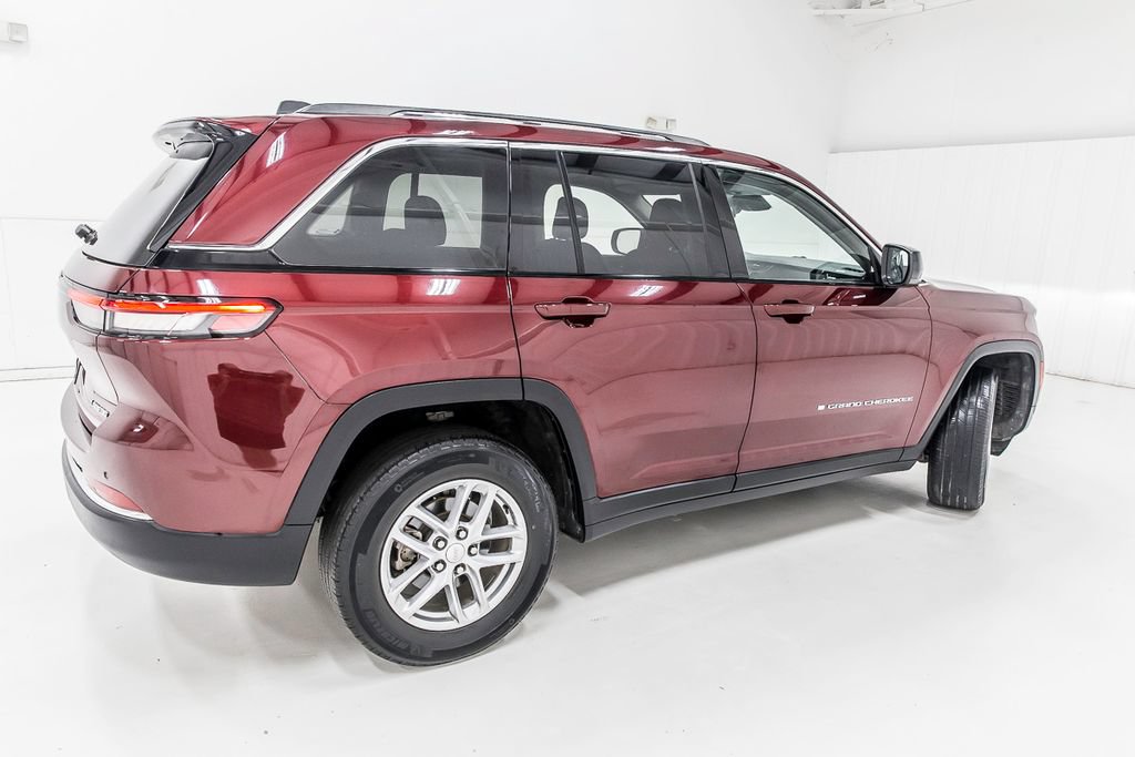 Used 2023 Jeep Grand Cherokee Laredo AWD/4WD image 8