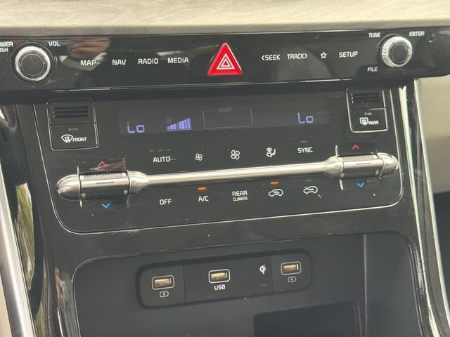 Used 2024 Kia Carnival EX FWD image 22