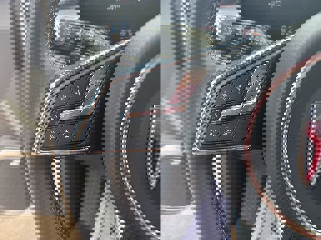 Used 2025 Buick Enclave Preferred AWD/4WD image 27