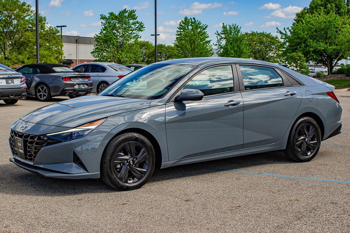 Used 2022 Hyundai Elantra SEL w/ Convenience Package FWD image 4