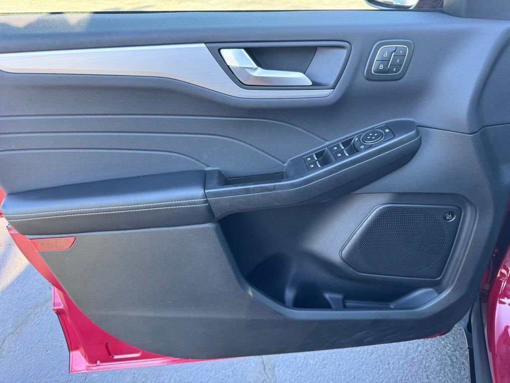 Used 2025 Ford Escape SE w/ PHEV Premium Package FWD image 23