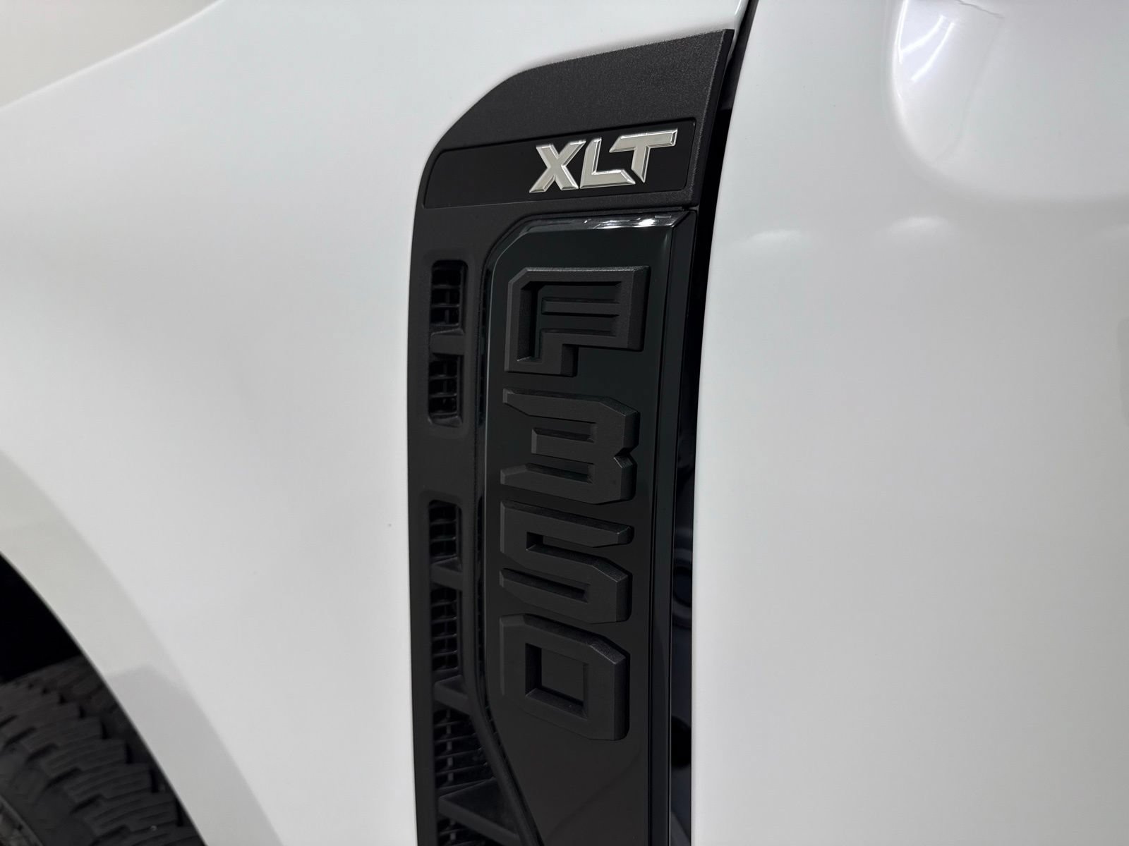 New 2026 Ford F350 XLT w/ XLT Premium Package AWD/4WD image 14