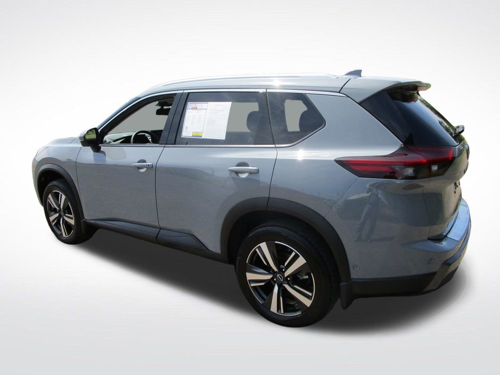 Used 2025 Nissan Rogue SL AWD/4WD image 3