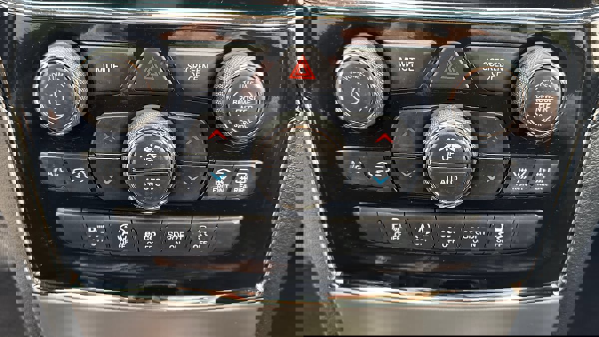 Used 2022 Jeep Grand Cherokee Limited image 31