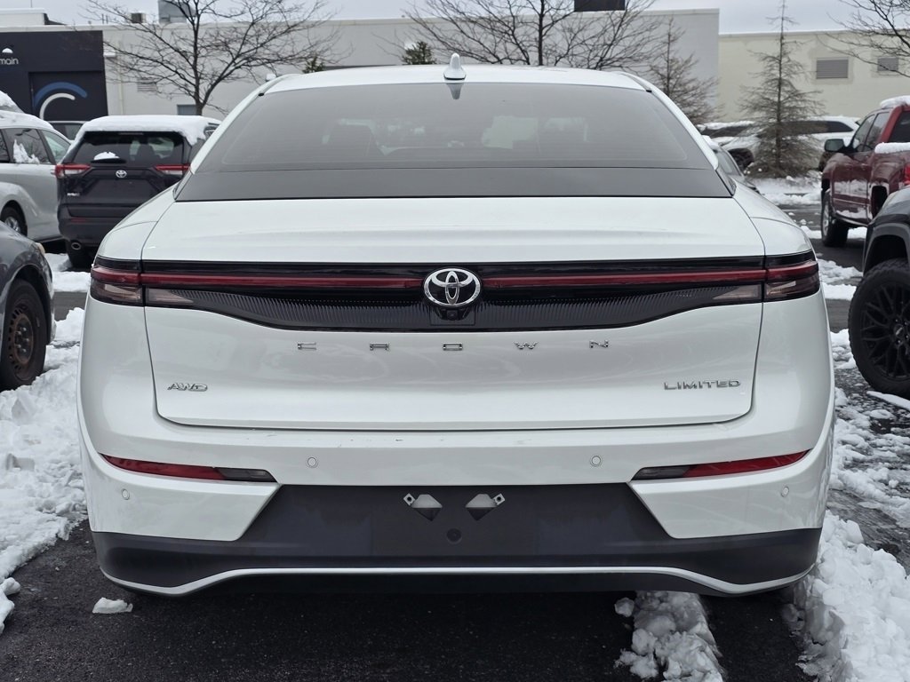 Used 2023 Toyota Crown Limited image 6