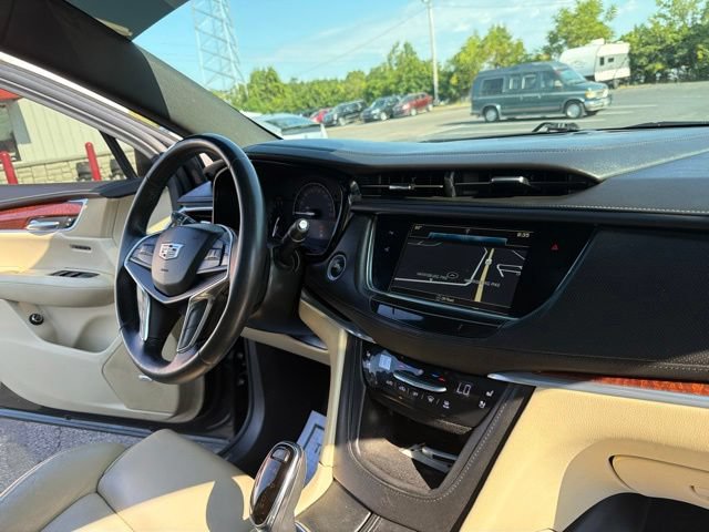 Used 2017 Cadillac XT5 Premium Luxury w/ Driver Assist Package AWD/4WD image 28