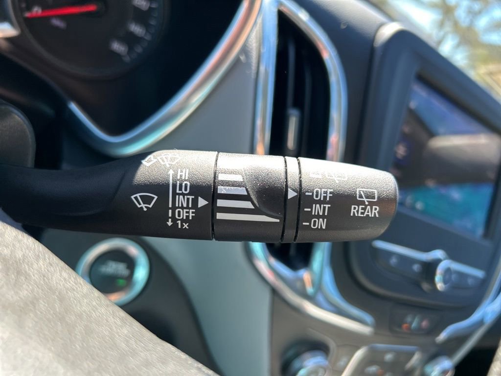 Used 2022 Chevrolet Equinox LS w/ LS Convenience Package image 24