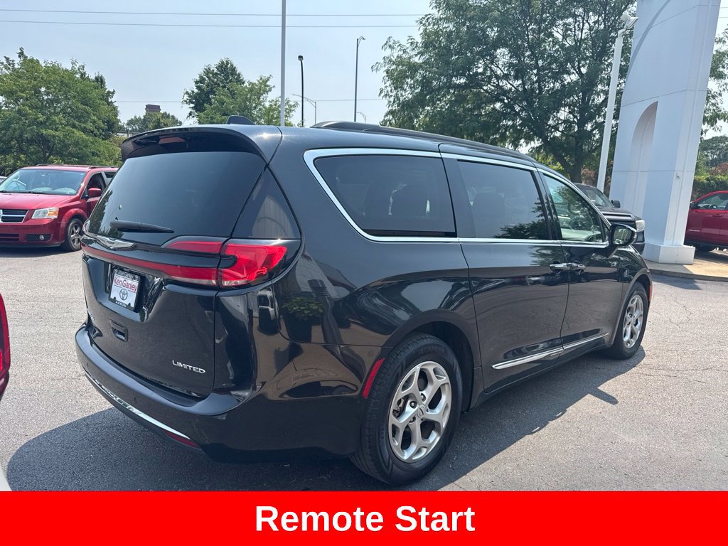 Used 2023 Chrysler Pacifica Limited FWD image 7