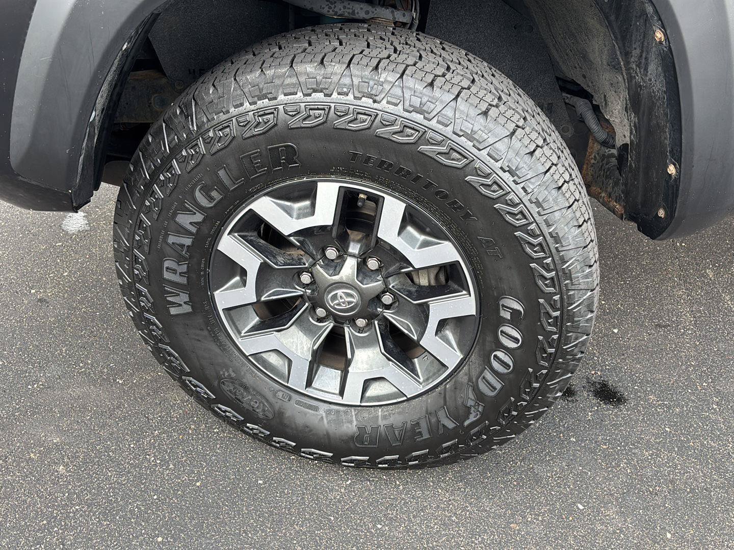 Used 2019 Toyota Tacoma TRD Off-Road AWD/4WD image 5