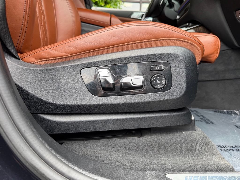 Used 2021 BMW X7 xDrive40i w/ M Sport Package AWD/4WD image 36