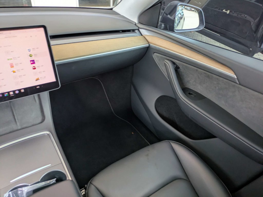 Used 2023 Tesla Model Y Long Range AWD/4WD image 18