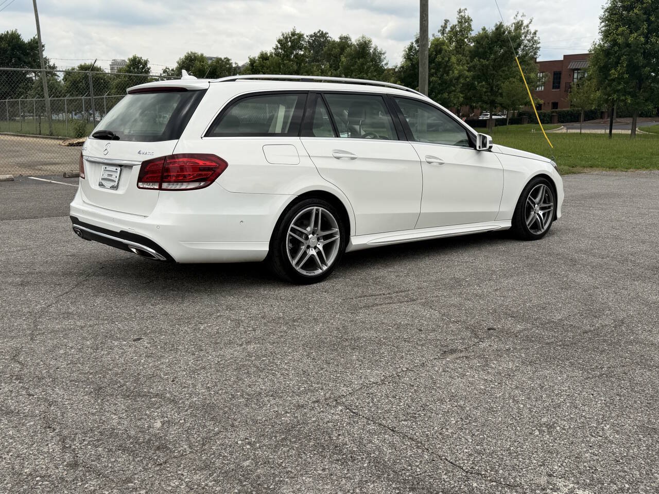 Used 2014 Mercedes-Benz E 350 4MATIC Wagon image 9