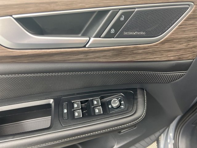 Used 2025 Volkswagen Atlas SEL Premium R-Line image 14