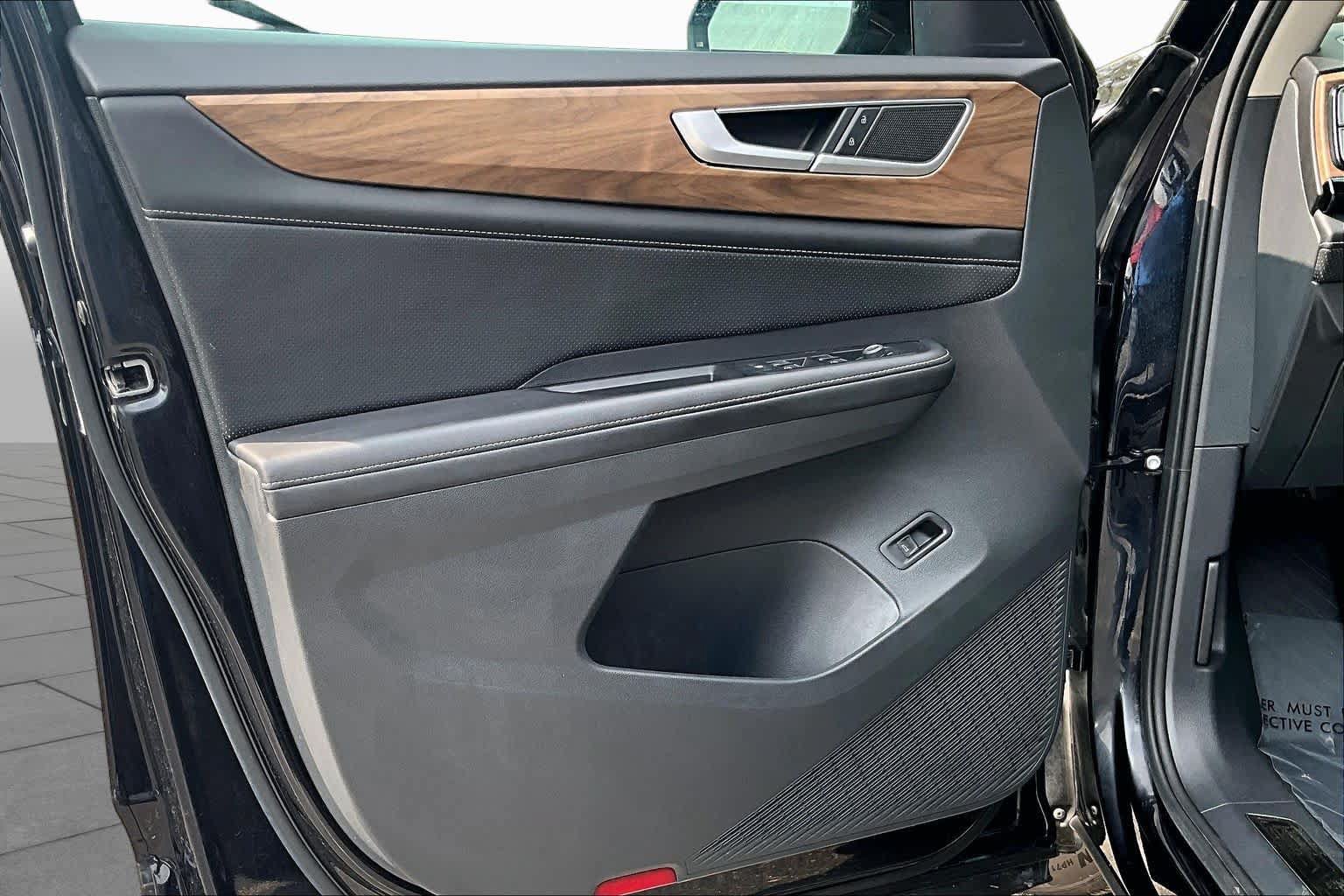 Certified 2024 Volkswagen Atlas SE FWD image 22