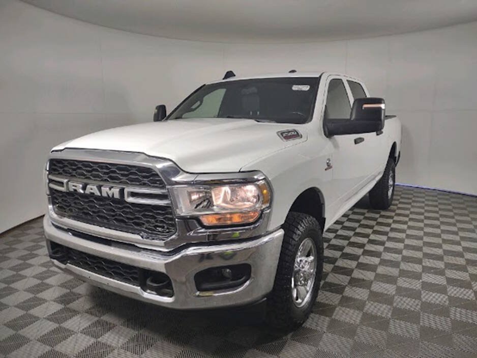 Used 2024 RAM 2500 Tradesman w/ Chrome Appearance Group AWD/4WD image 5