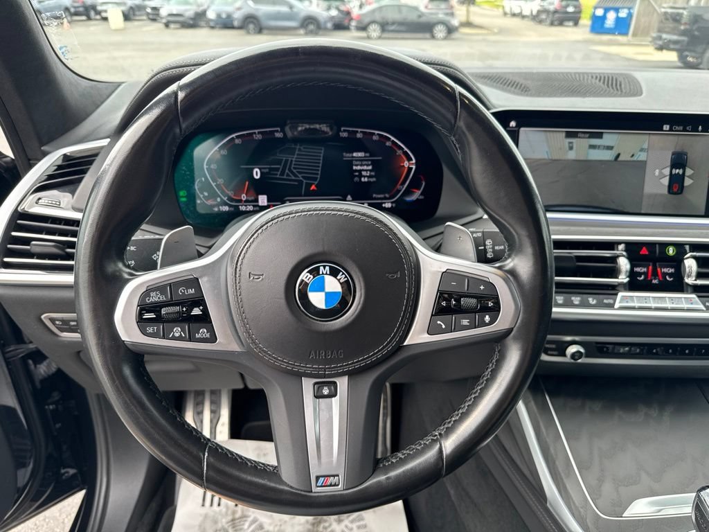 Used 2022 BMW X7 xDrive40i w/ M Sport Package AWD/4WD image 15