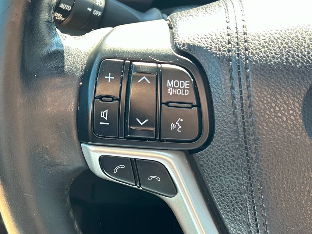Used 2018 Toyota Highlander Limited Platinum AWD/4WD image 24