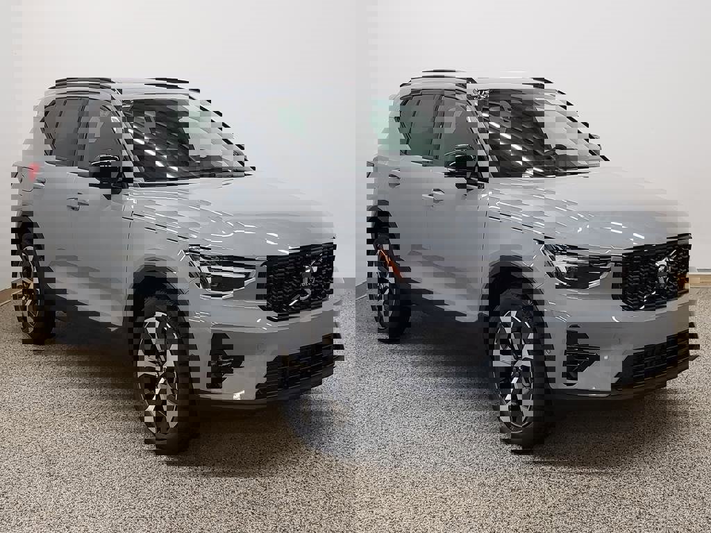 New 2026 Volvo XC40 B5 Plus w/ Protection Package Premier