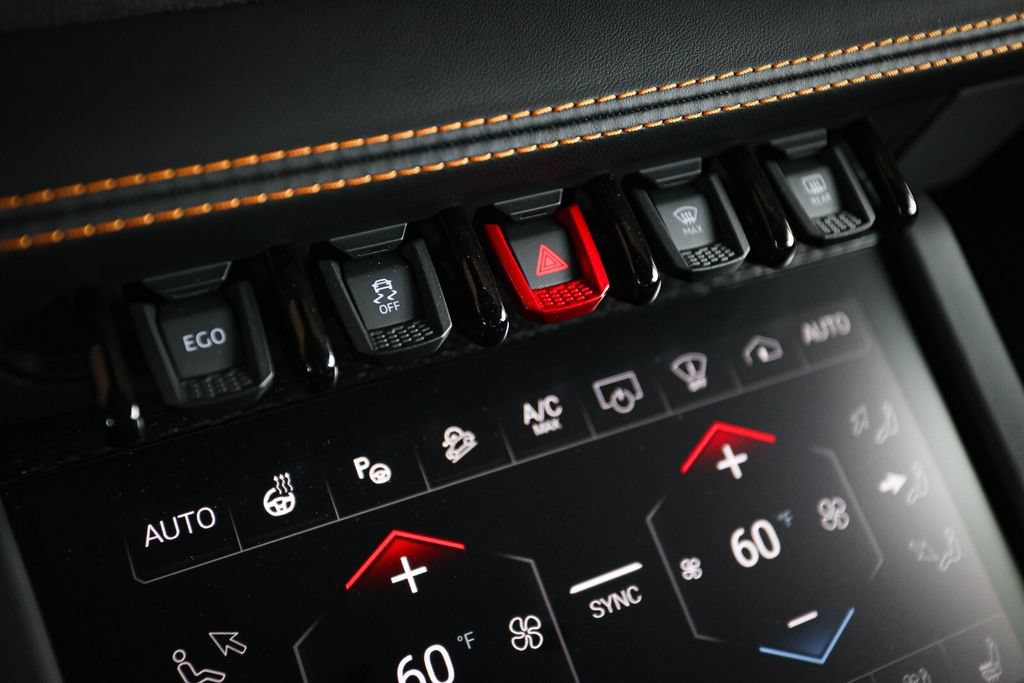 Used 2026 Lamborghini Urus SE AWD/4WD image 38