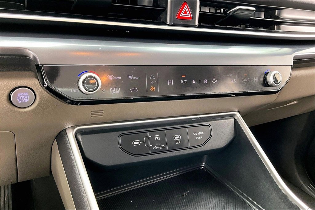 Used 2025 Kia Carnival image 32