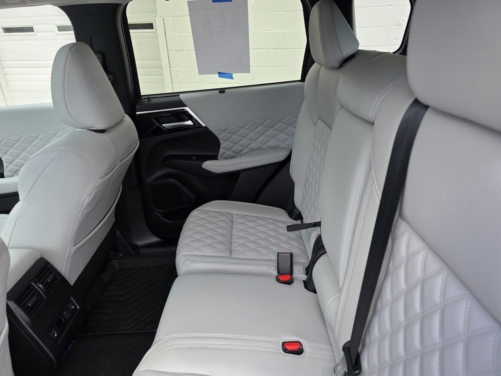 Used 2024 Mitsubishi Outlander SEL image 30