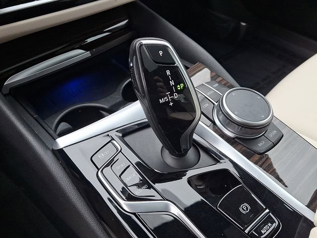 Used 2023 BMW 530i w/ Premium Package image 18