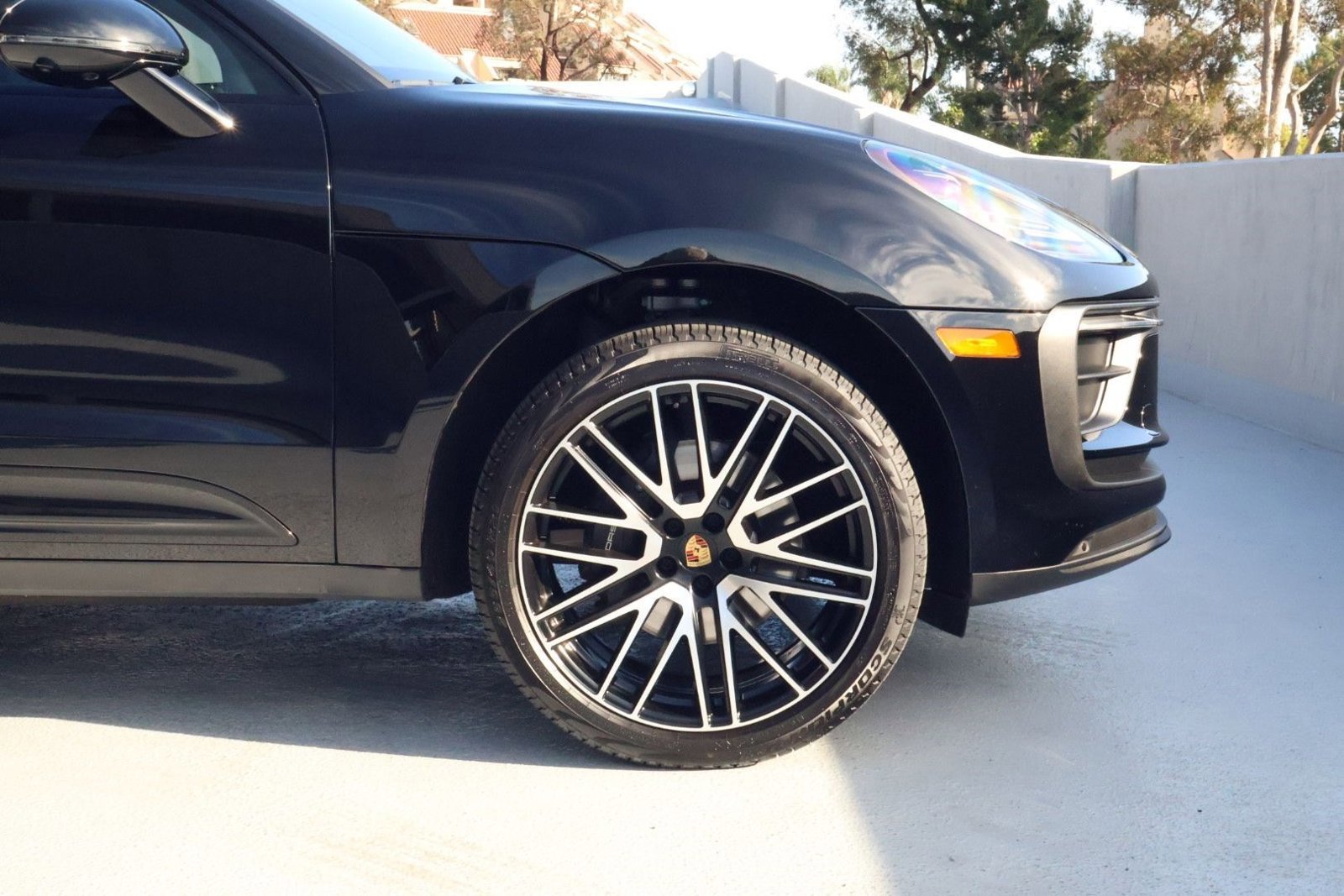 Certified 2025 Porsche Macan image 11