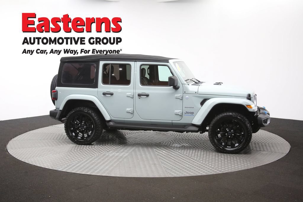 Used 2024 Jeep Wrangler Unlimited Sahara w/ Technology Group AWD/4WD image 48