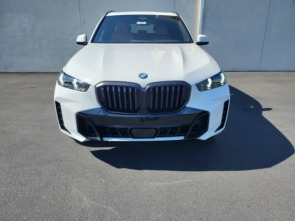 Used 2024 BMW X5 xDrive40i w/ M Sport Package AWD/4WD image 5