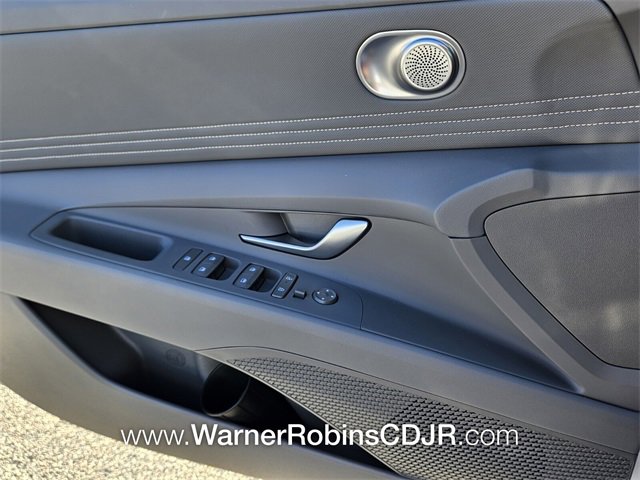 Used 2025 Hyundai Elantra Sport image 27