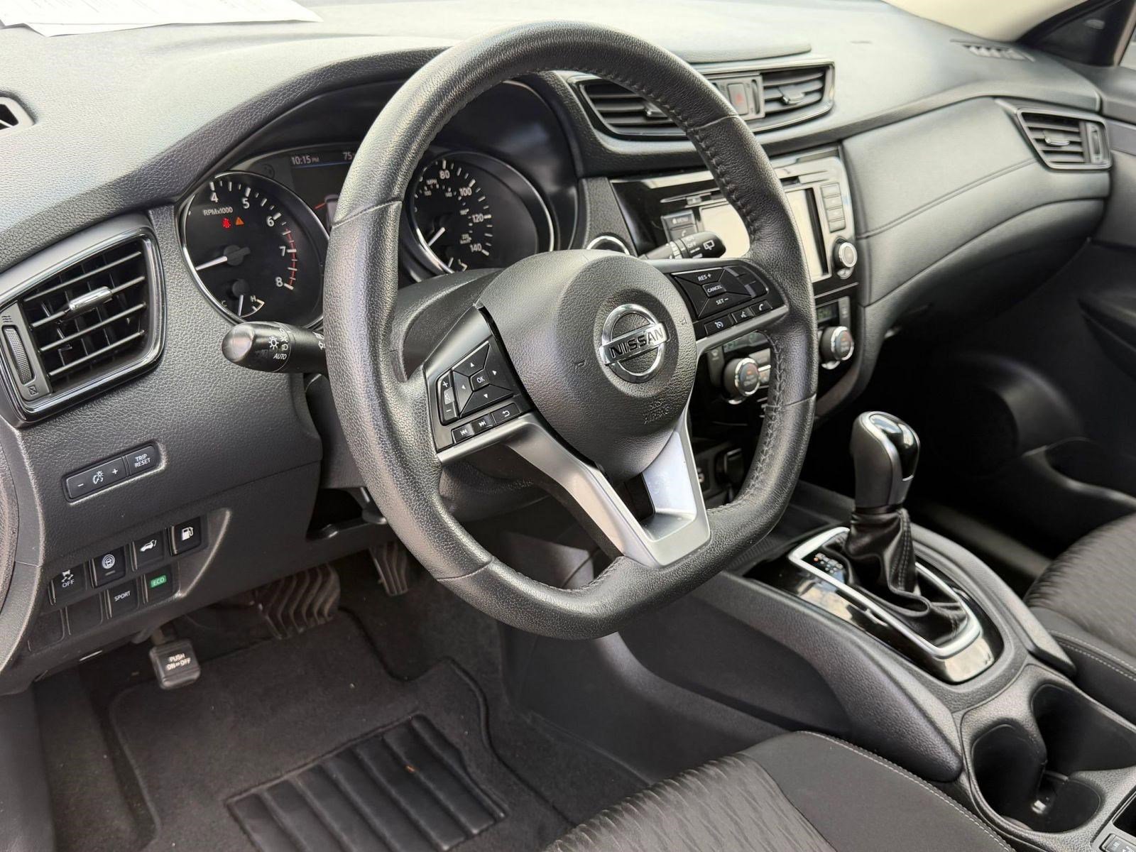 Used 2020 Nissan Rogue SV image 4