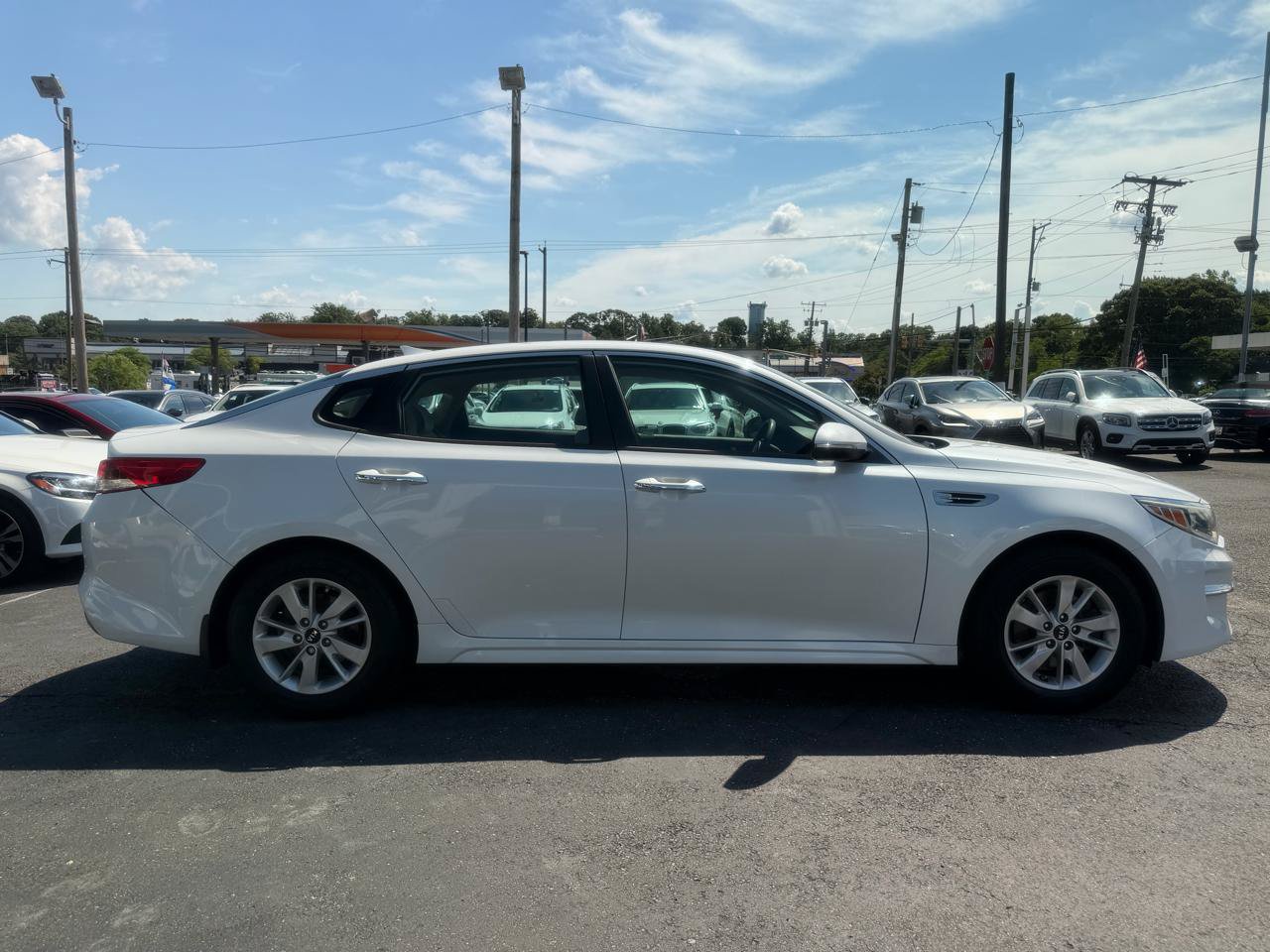 Used 2017 Kia Optima LX FWD image 4