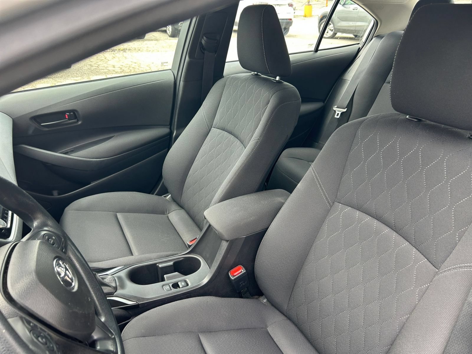 Used 2025 Toyota Corolla LE FWD image 30