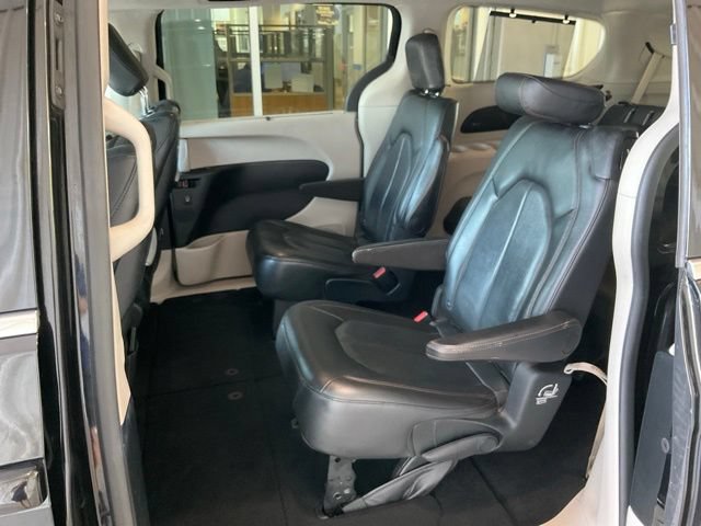 Used 2018 Chrysler Pacifica Touring-L Plus FWD image 13