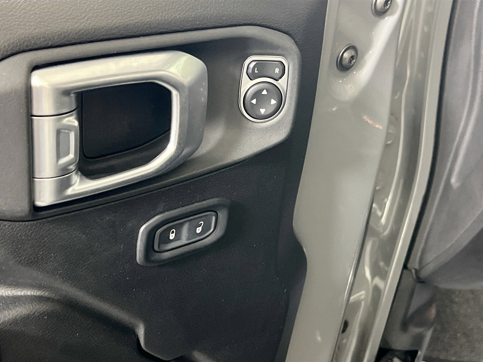 Used 2022 Jeep Wrangler Unlimited Sport image 16