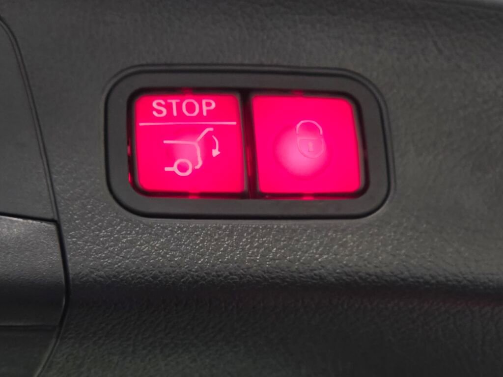 Used 2022 Mercedes-Benz GLA 250 4MATIC w/ Premium Package Lite image 21