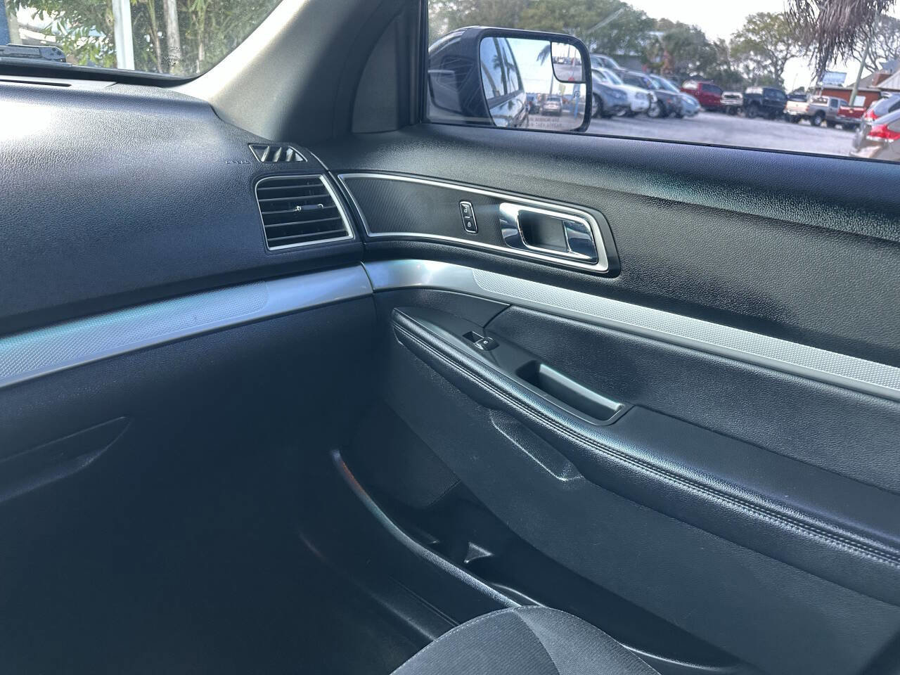 Used 2016 Ford Explorer XLT image 30