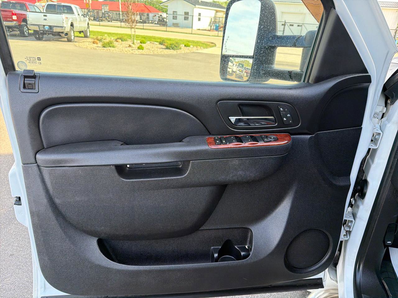 Used 2011 Chevrolet Silverado 3500 LTZ AWD/4WD image 8
