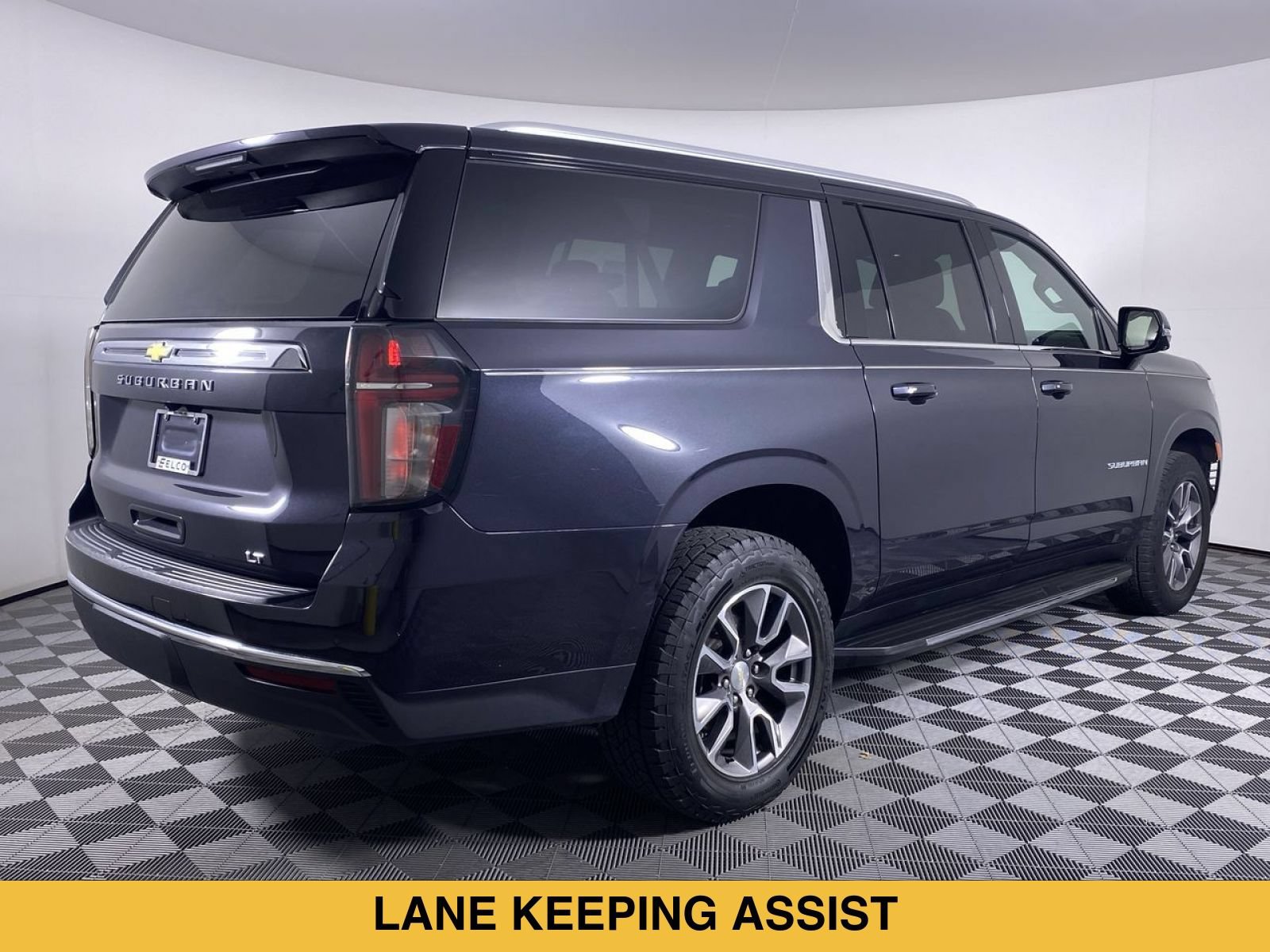 Certified 2022 Chevrolet Suburban LT w/ Luxury Package AWD/4WD image 19