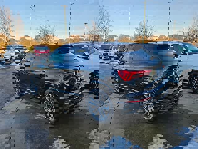 Used 2025 Audi Q3 2.0T Premium w/ Convenience Package image 4