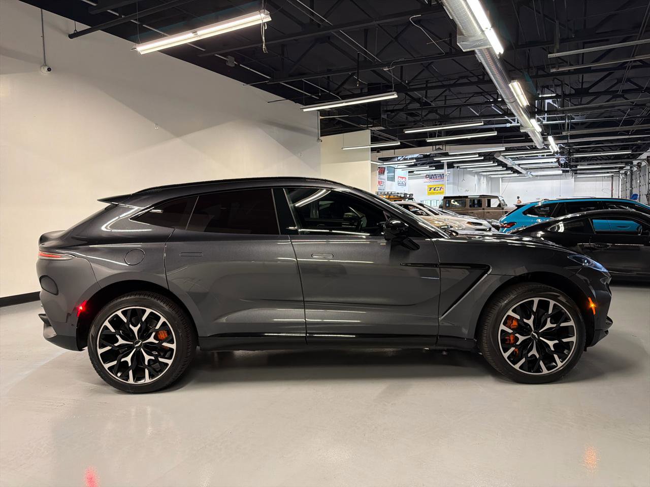 Used 2021 Aston Martin DBX AWD/4WD image 10